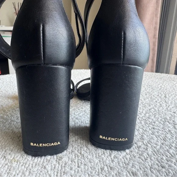 Balenciaga Black Heels Elegant Block Design - Picture 3 of 3